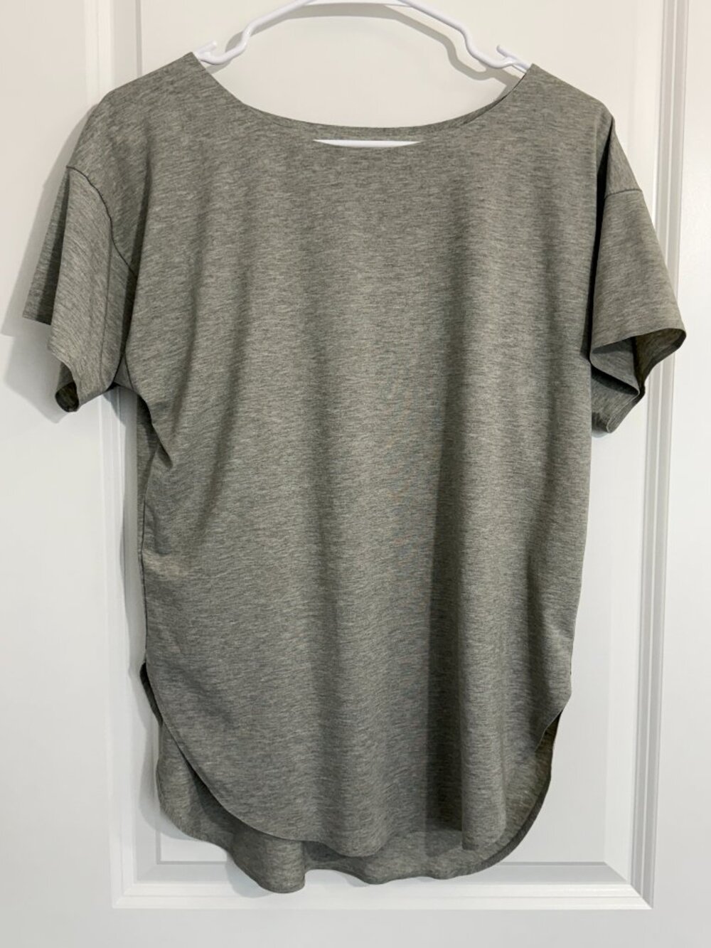 Uniqlo AIRism Gray Short Sleeve Tee Small Lightweight Stretch